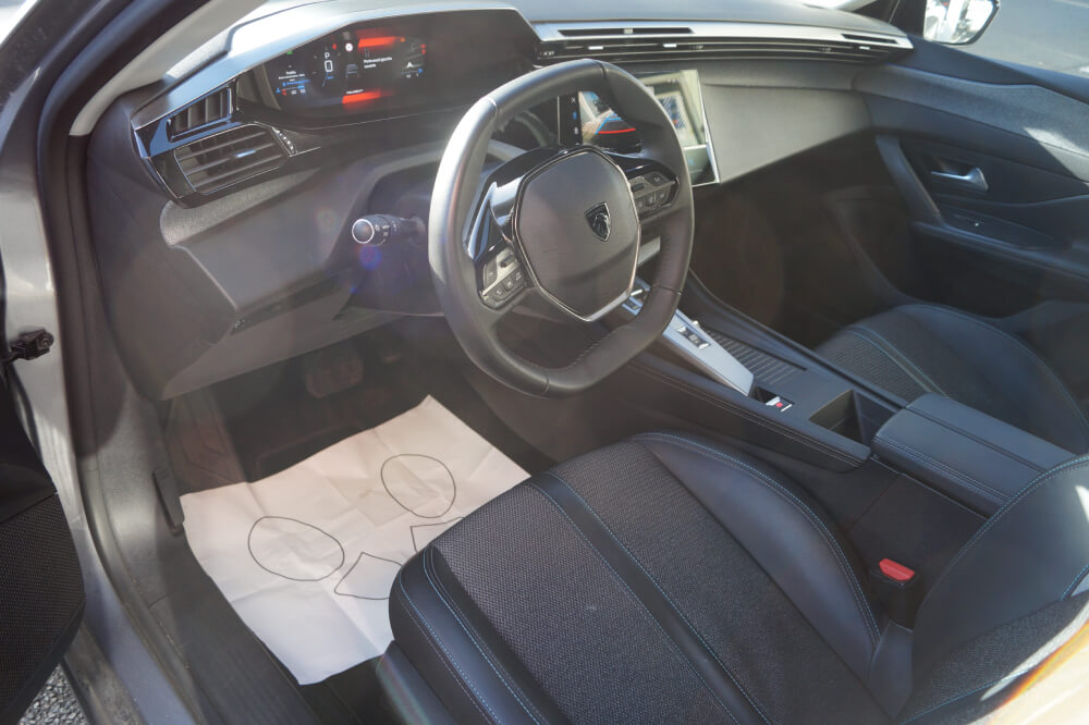 
								Peugeot 308 III full									