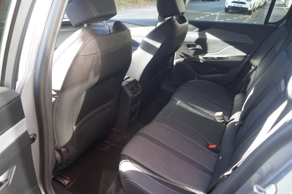 
								Peugeot 308 III full									