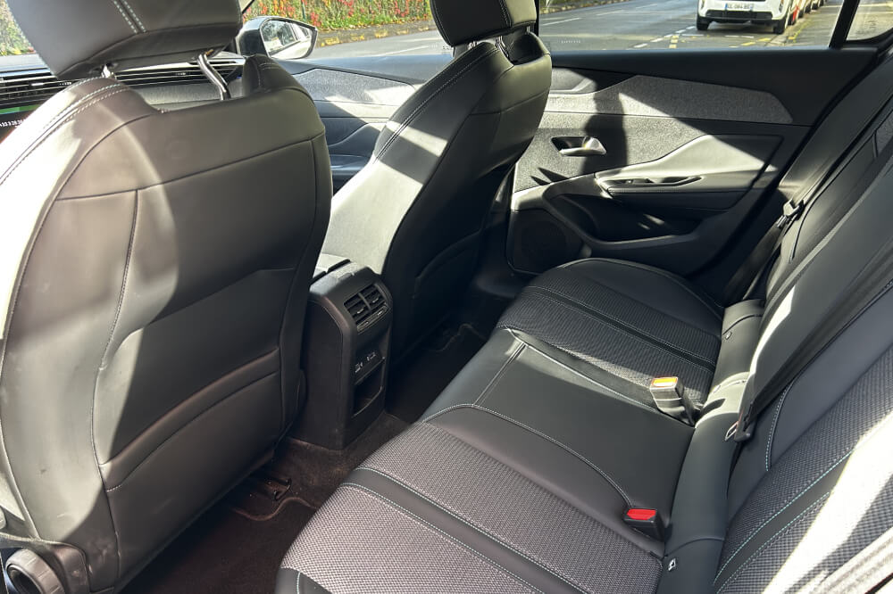 
								Peugeot 308 III full									