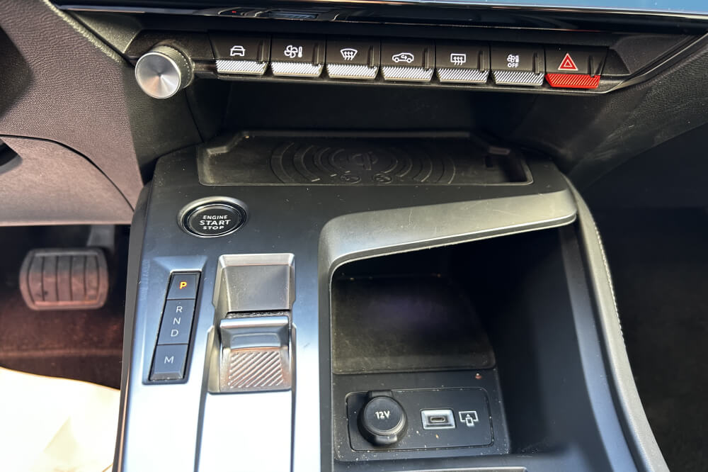 
								Peugeot 308 III full									